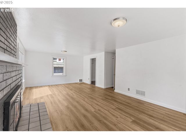 1391 W 5TH Ave, Eugene, OR 97402