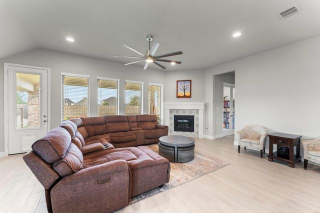 19227 Seabiscuit Stable Trail, Tomball, TX 77377