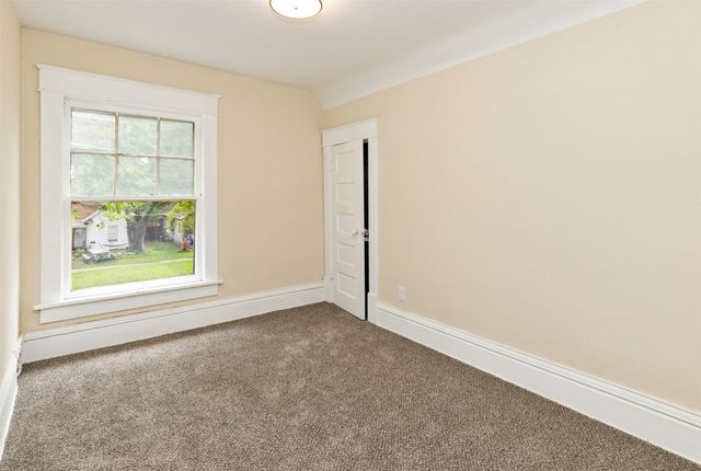 1838 Capitol Avenue, Des Moines, IA 50316