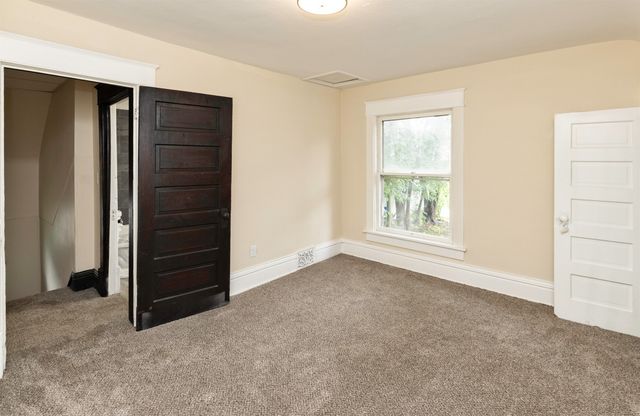 1838 Capitol Avenue, Des Moines, IA 50316