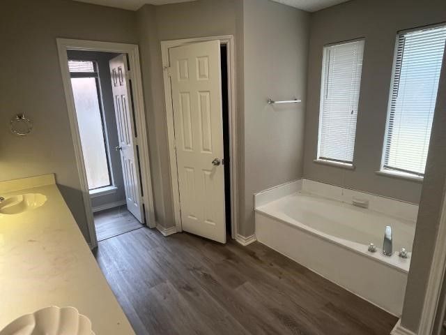 934 Robinwood Drive, Arlington, TX 76017
