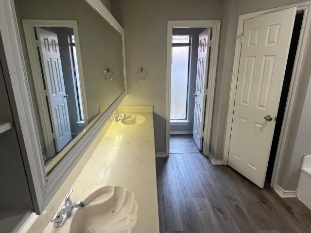 934 Robinwood Drive, Arlington, TX 76017