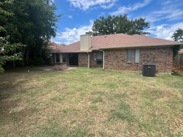 934 Robinwood Drive, Arlington, TX 76017