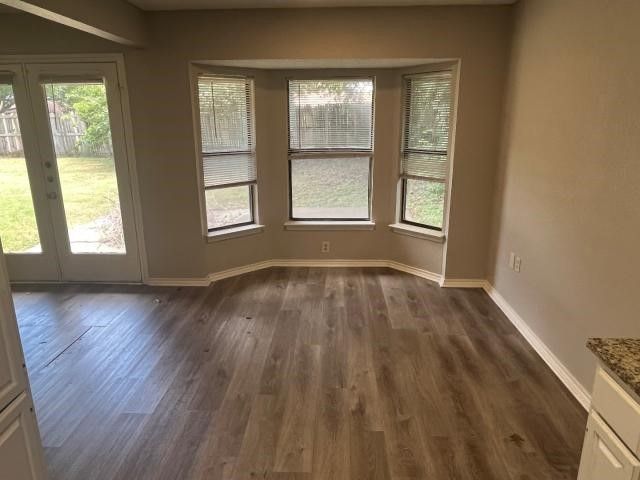 934 Robinwood Drive, Arlington, TX 76017