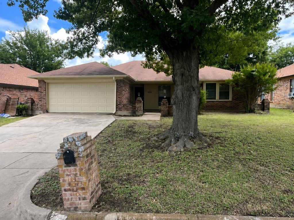 934 Robinwood Drive, Arlington, TX 76017