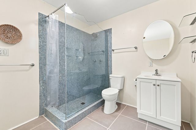 1023 County Line Road, Des Moines, IA 50320