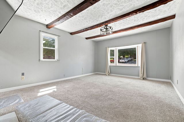 1023 County Line Road, Des Moines, IA 50320