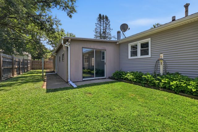 1023 County Line Road, Des Moines, IA 50320