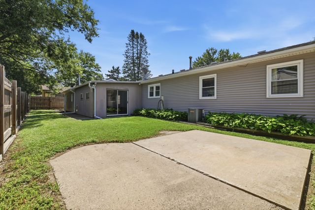 1023 County Line Road, Des Moines, IA 50320