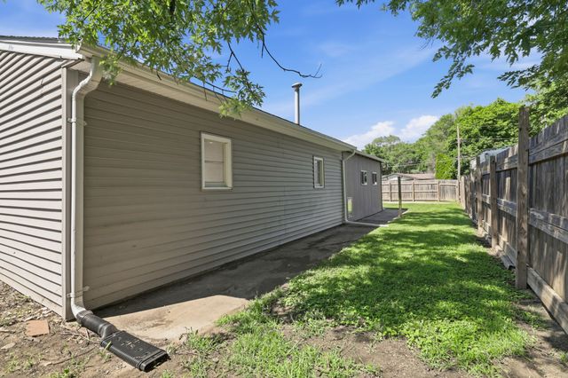 1023 County Line Road, Des Moines, IA 50320