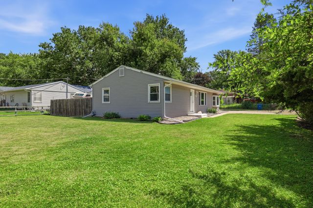 1023 County Line Road, Des Moines, IA 50320