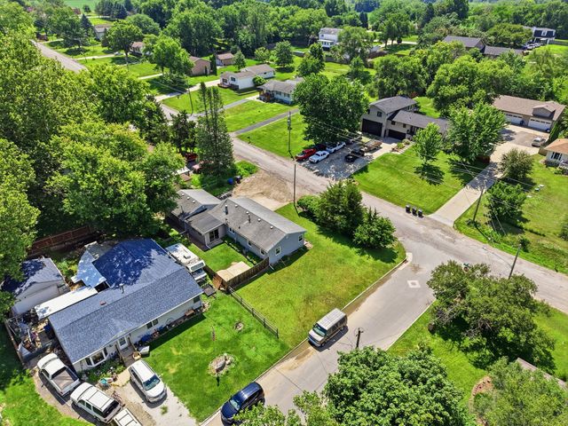 1023 County Line Road, Des Moines, IA 50320