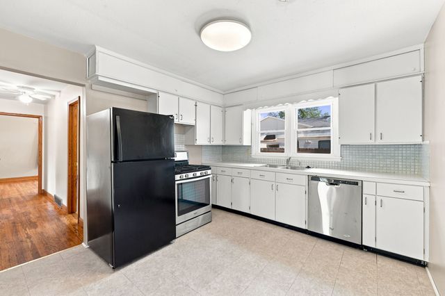 1023 County Line Road, Des Moines, IA 50320