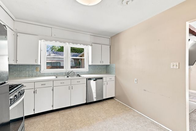 1023 County Line Road, Des Moines, IA 50320