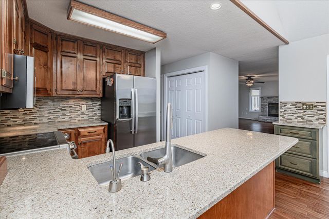 4520 E BRIDGEWOOD DR, Columbia, MO 65203