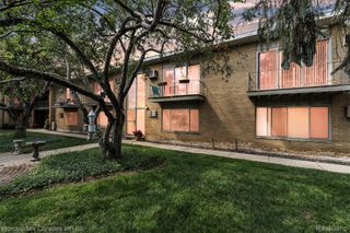 2655 E Maple Road, Birmingham, MI 48009