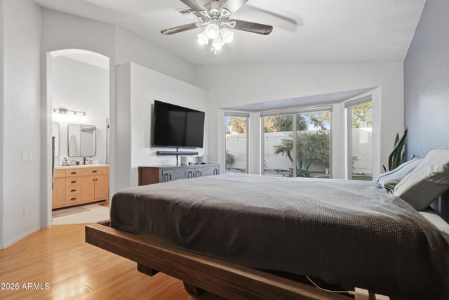 661 N JOSHUA TREE Lane, Gilbert, AZ 85234