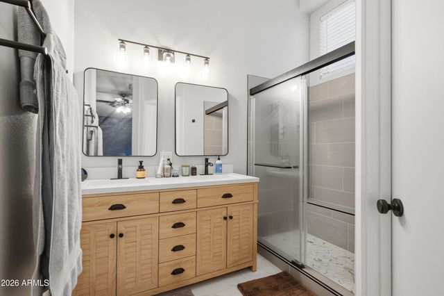 661 N JOSHUA TREE Lane, Gilbert, AZ 85234