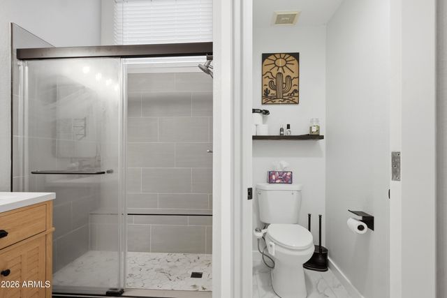 661 N JOSHUA TREE Lane, Gilbert, AZ 85234