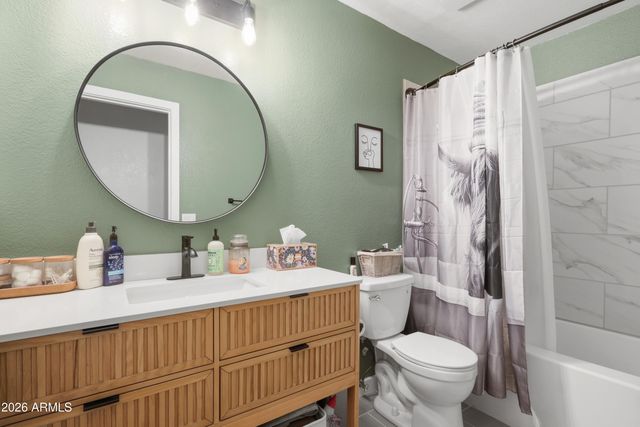 661 N JOSHUA TREE Lane, Gilbert, AZ 85234