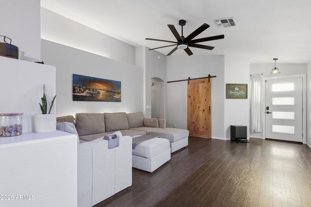 661 N JOSHUA TREE Lane, Gilbert, AZ 85234