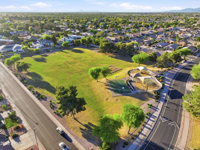 661 N JOSHUA TREE Lane, Gilbert, AZ 85234