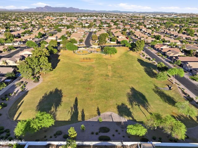 661 N JOSHUA TREE Lane, Gilbert, AZ 85234