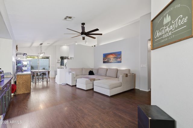 661 N JOSHUA TREE Lane, Gilbert, AZ 85234