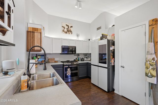 661 N JOSHUA TREE Lane, Gilbert, AZ 85234