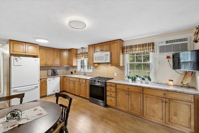 30 Whippoorwill Drive, Newton, NH 03858