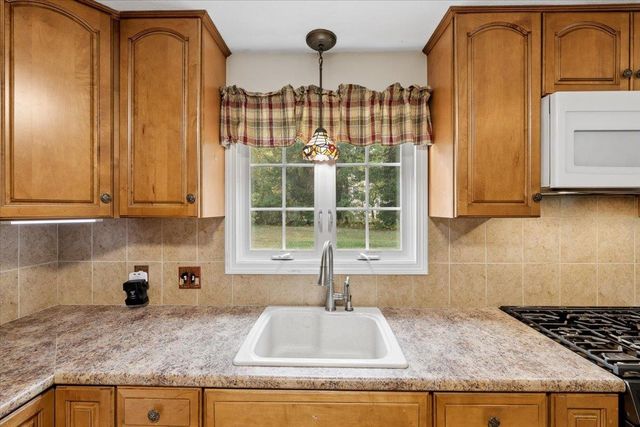30 Whippoorwill Drive, Newton, NH 03858