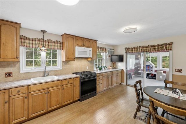 30 Whippoorwill Drive, Newton, NH 03858