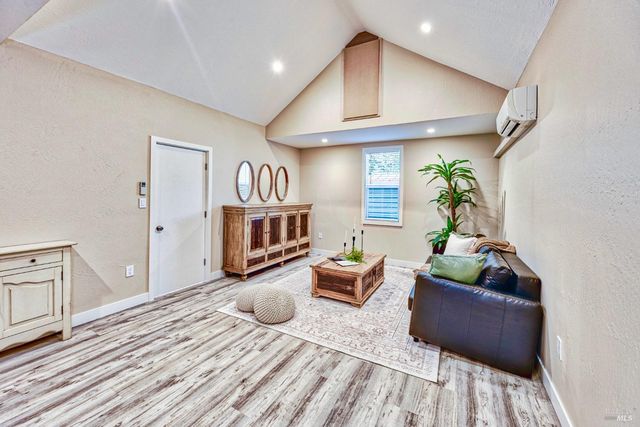 115 Sherman St, Healdsburg, CA 95448