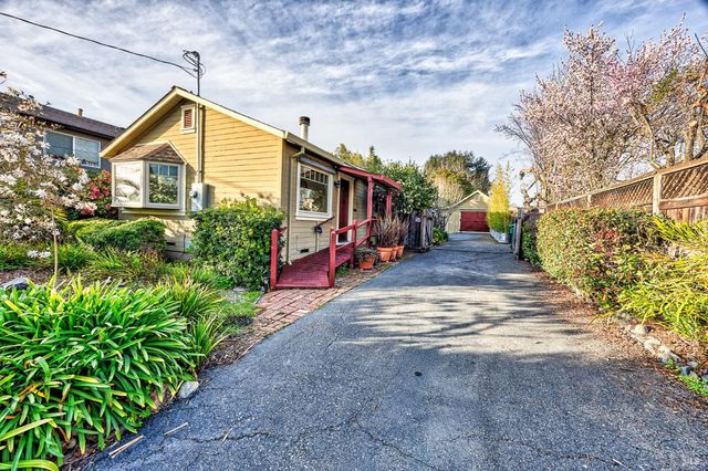 115 Sherman St, Healdsburg, CA 95448