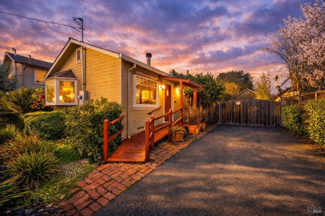 115 Sherman St, Healdsburg, CA 95448