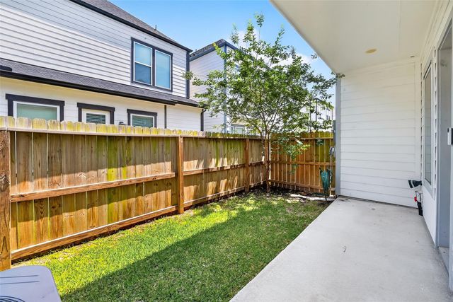 8458 Berry Green Lane, Houston, TX 77022