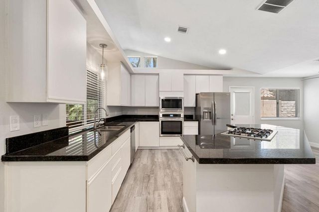 39495 Regency Way, Palm Desert, CA 92211