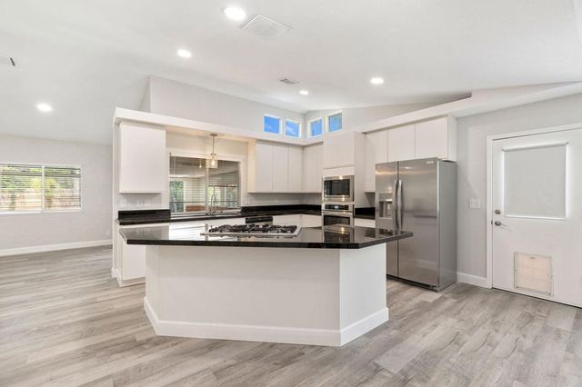 39495 Regency Way, Palm Desert, CA 92211