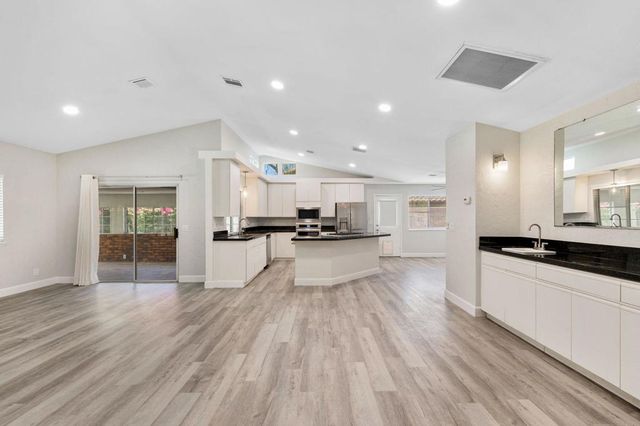 39495 Regency Way, Palm Desert, CA 92211