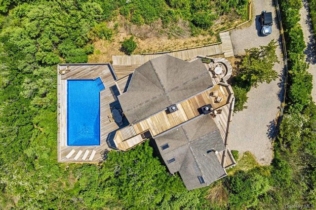 137 Sandune Court, Sagaponack, NY 11962