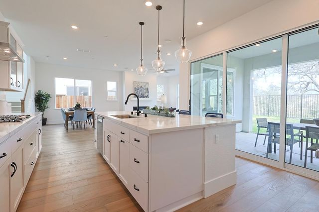 5738 Golden Pond Dr, Rocklin, CA 95677