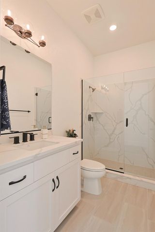 5738 Golden Pond Dr, Rocklin, CA 95677