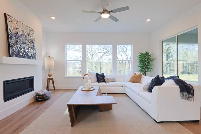 5738 Golden Pond Dr, Rocklin, CA 95677