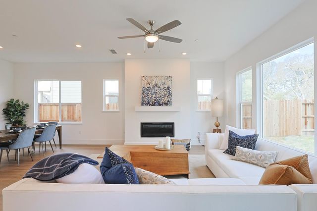 5738 Golden Pond Dr, Rocklin, CA 95677