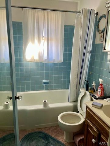 1908 Korando Avenue, Overland, MO 63114