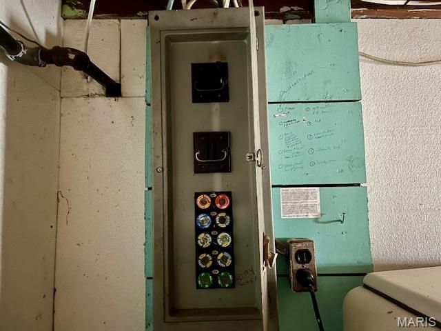 1908 Korando Avenue, Overland, MO 63114