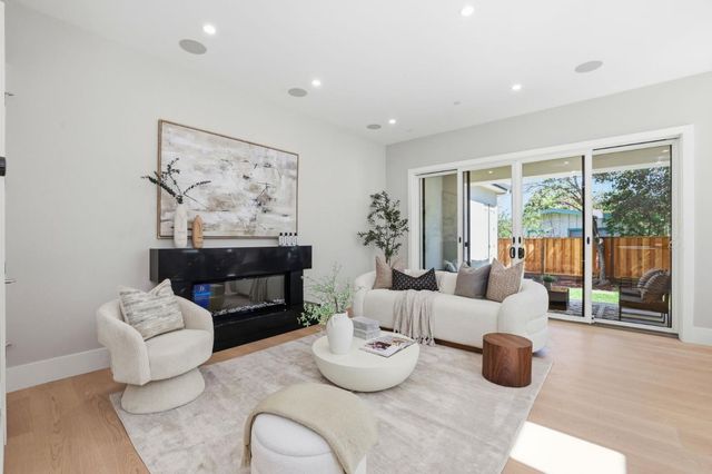 10536 S Tantau Avenue, Cupertino, CA 95014