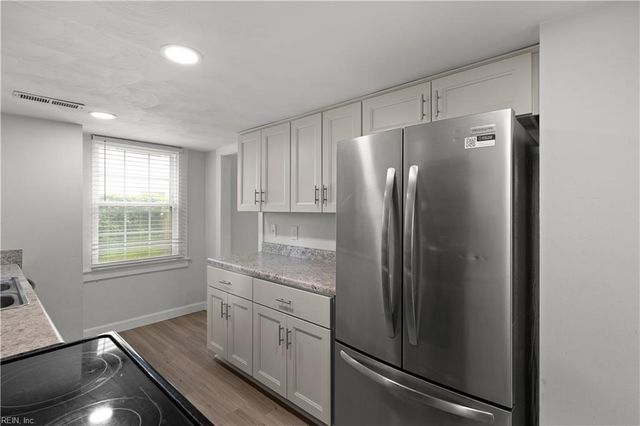 21 Burtis ST, Portsmouth, VA 23702