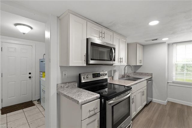 21 Burtis ST, Portsmouth, VA 23702