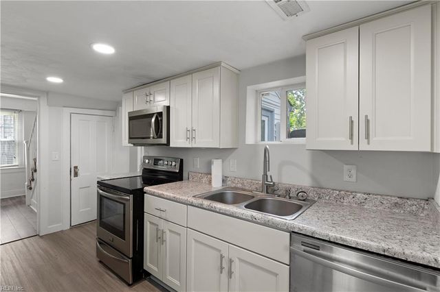 21 Burtis ST, Portsmouth, VA 23702